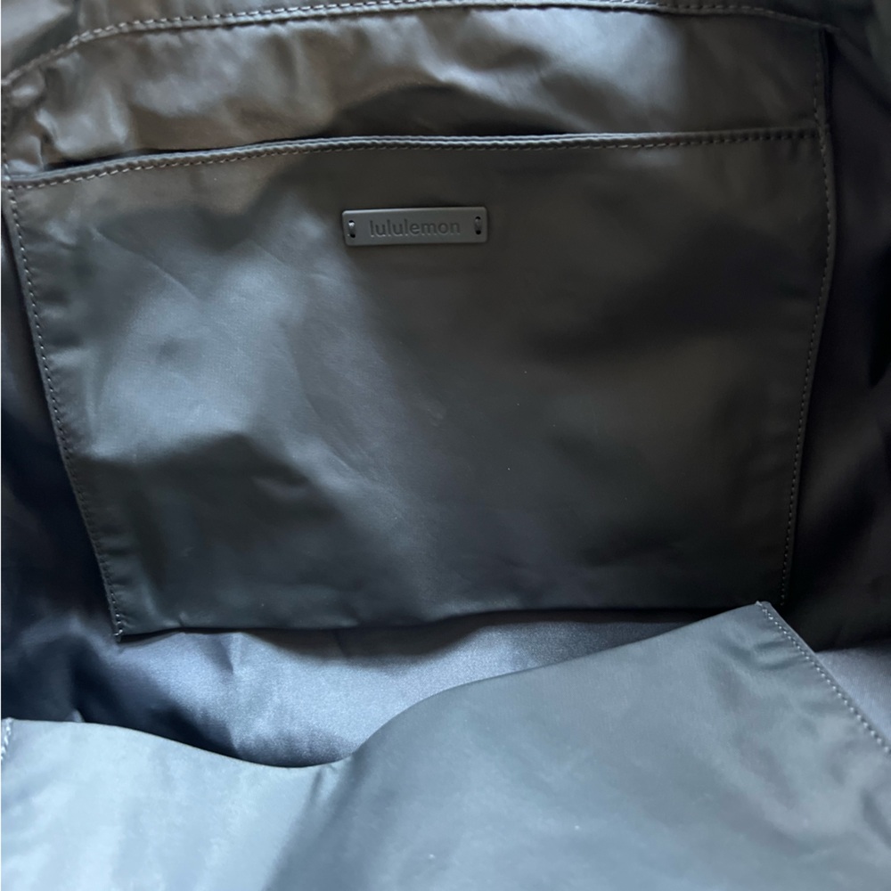 lululemon athletica Olive Green Nylon Duffel Tote with Black Straps - Picture 3 of 3